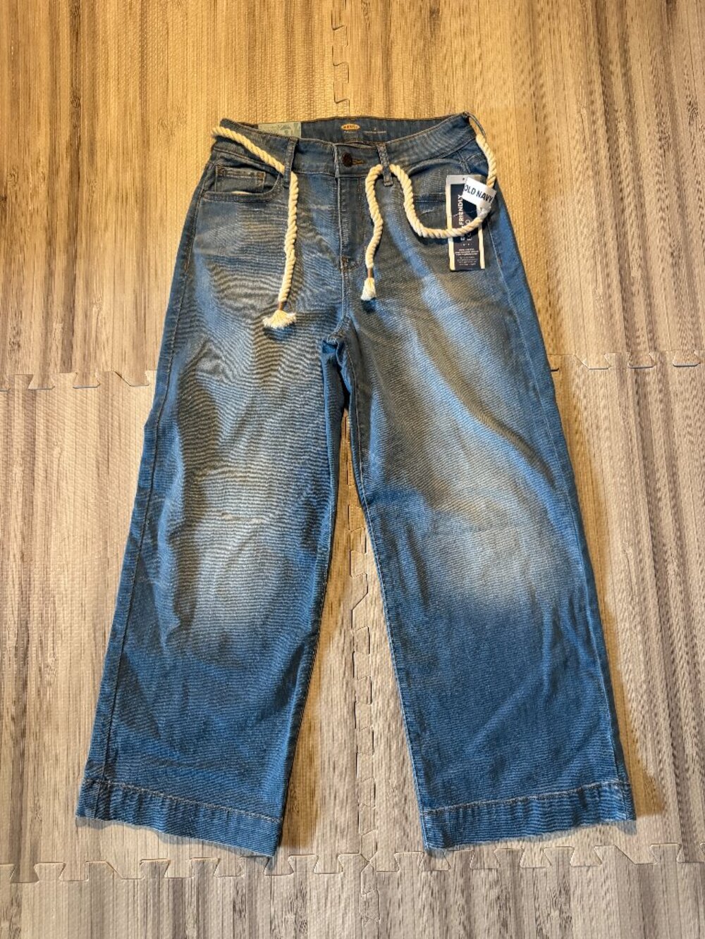 NWT Old Navy Women's Belted Wide Leg High Rise Jeans